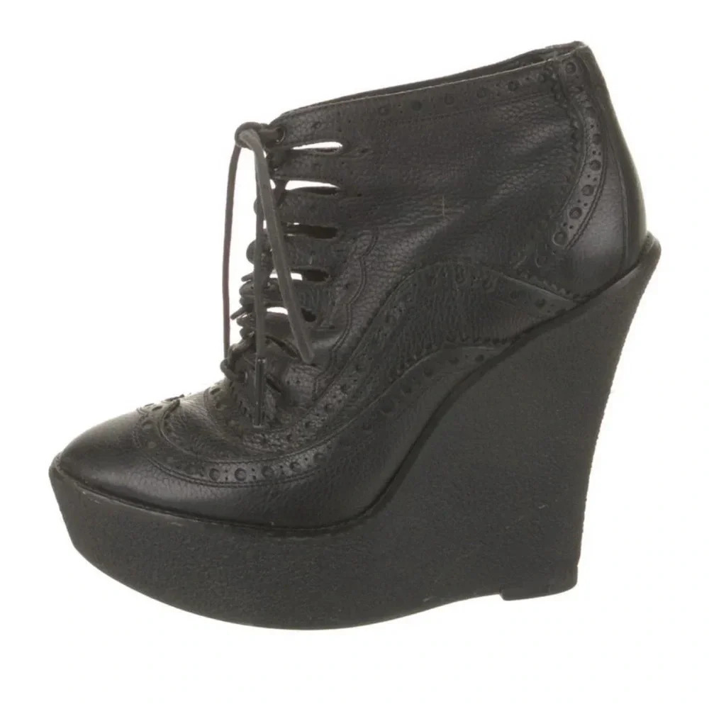 Burberry Leather Ankle Lace-Up Boots size 7 - Picture 5 of 5